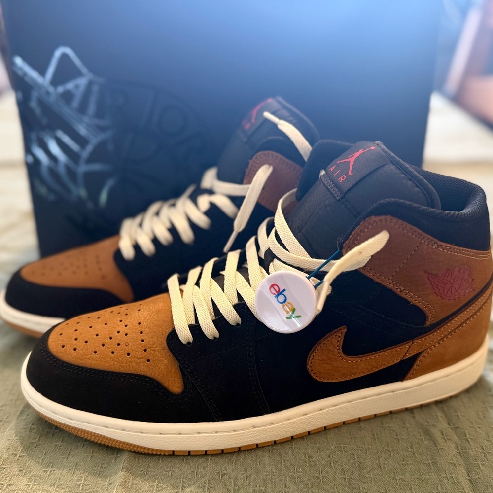 Nike Air Jordan 1 Mid SE Black Flax Gum Men’s 11.5 w/ Box